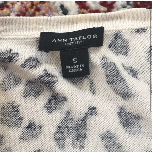 Ann Taylor leopard print cardigan Size S - Picture 3 of 4